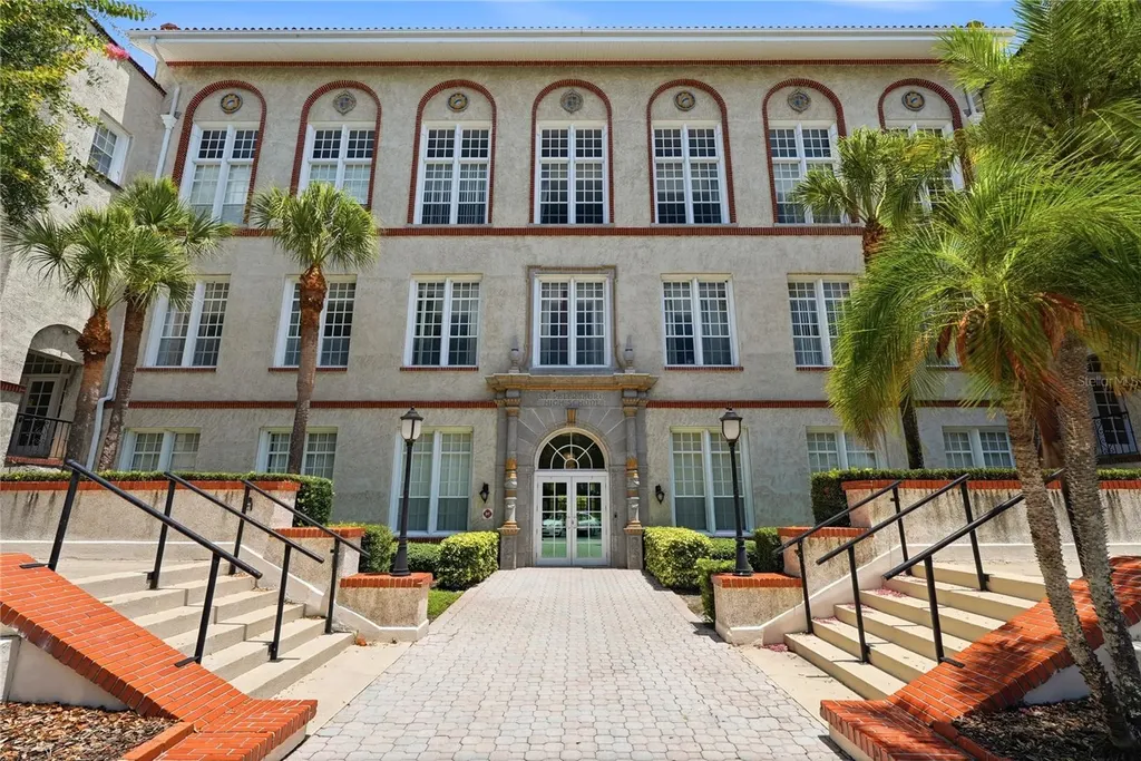 701 Mirror Lake Drive N St Petersburg FL 33701