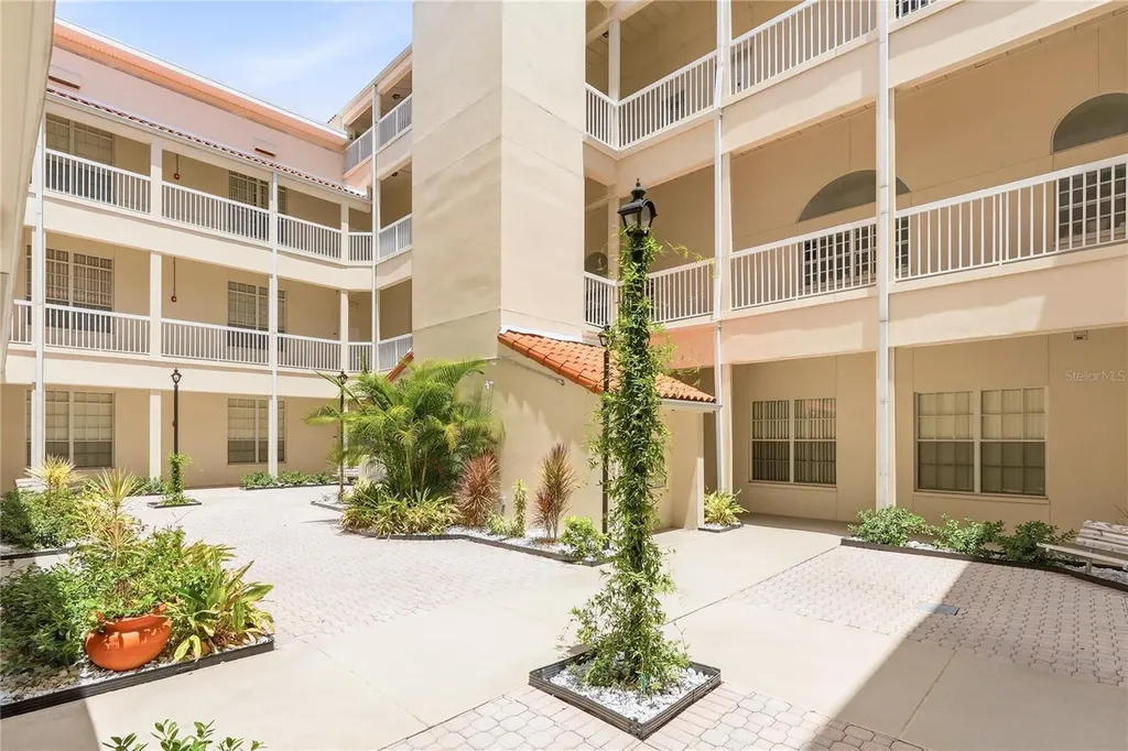 701 Mirror Lake Drive N St Petersburg FL 33701