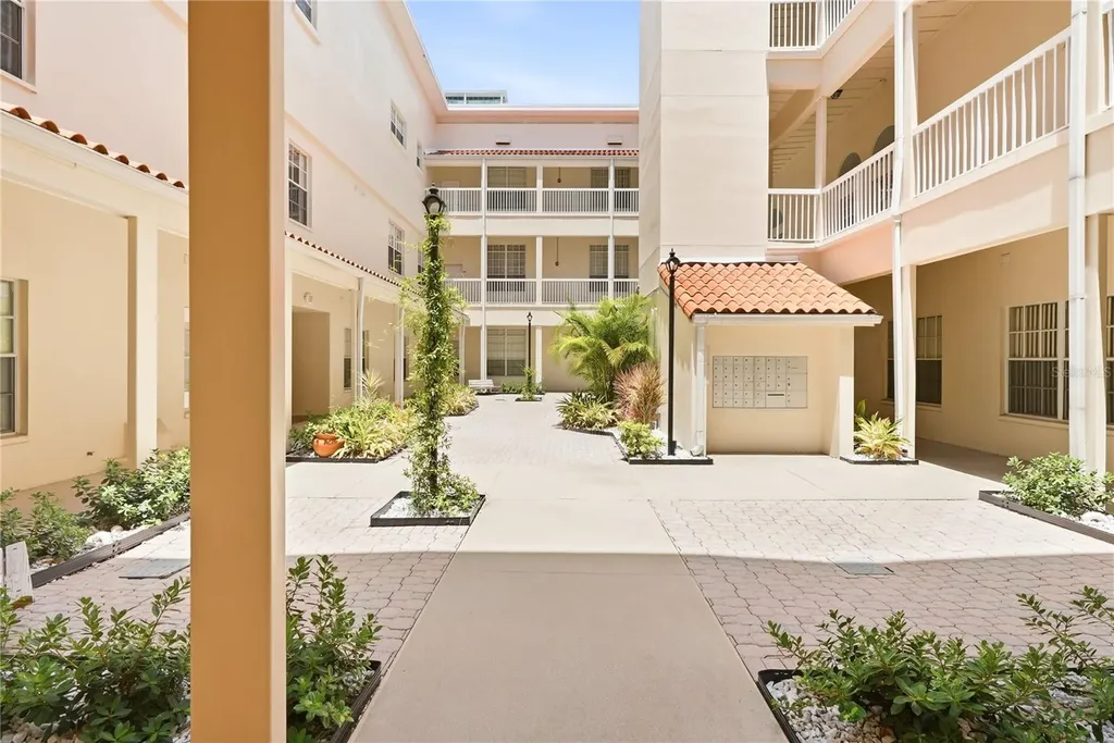 701 Mirror Lake Drive N St Petersburg FL 33701