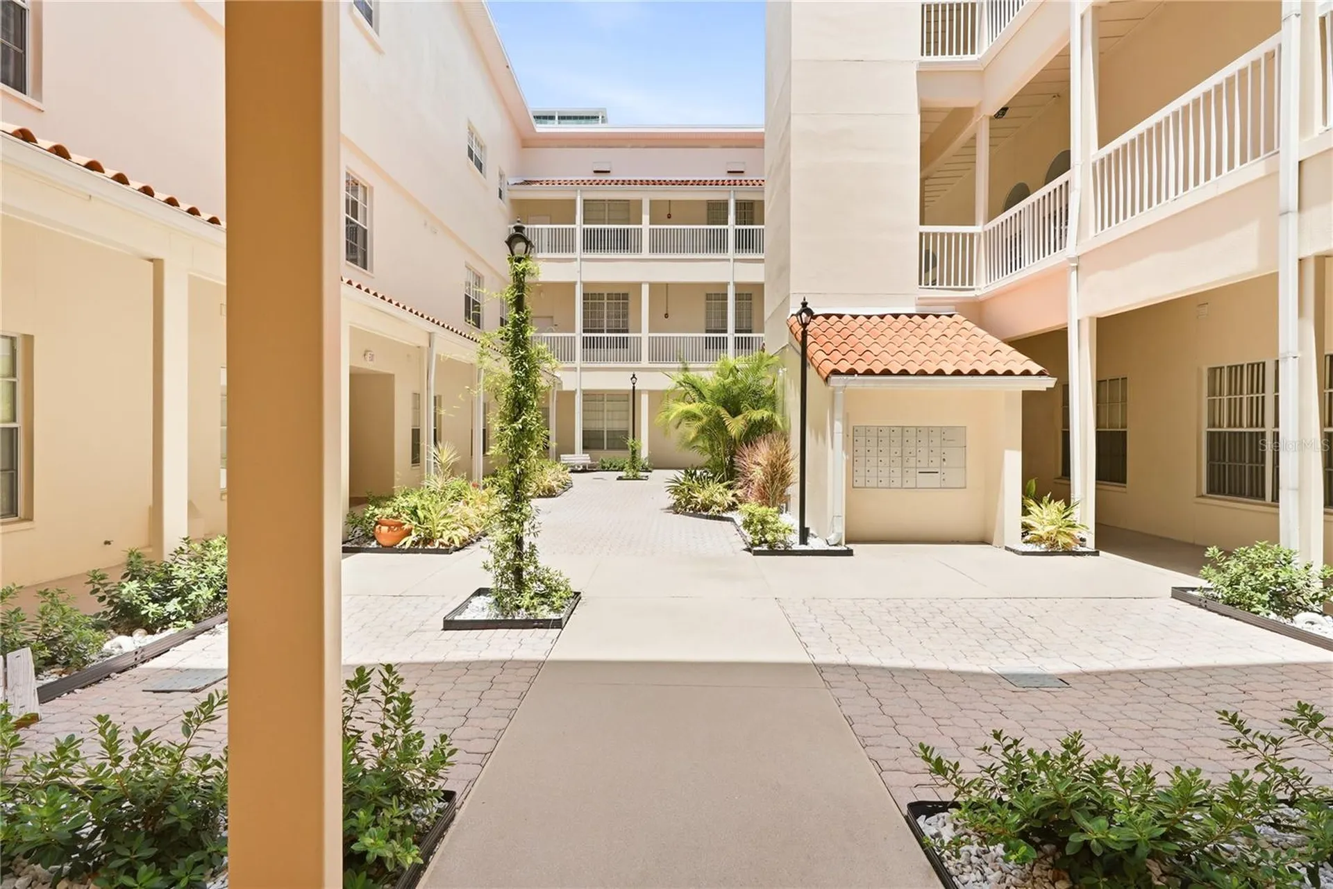 701 Mirror Lake Drive N St Petersburg FL 33701