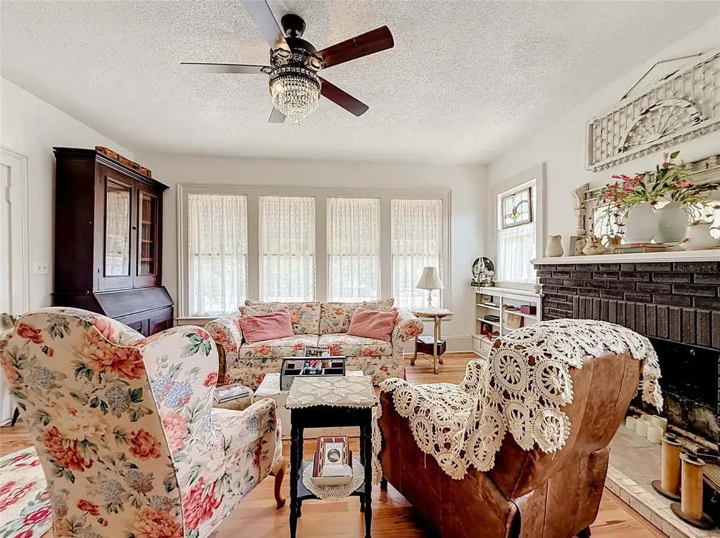 740 Summit Street Eustis FL 32726