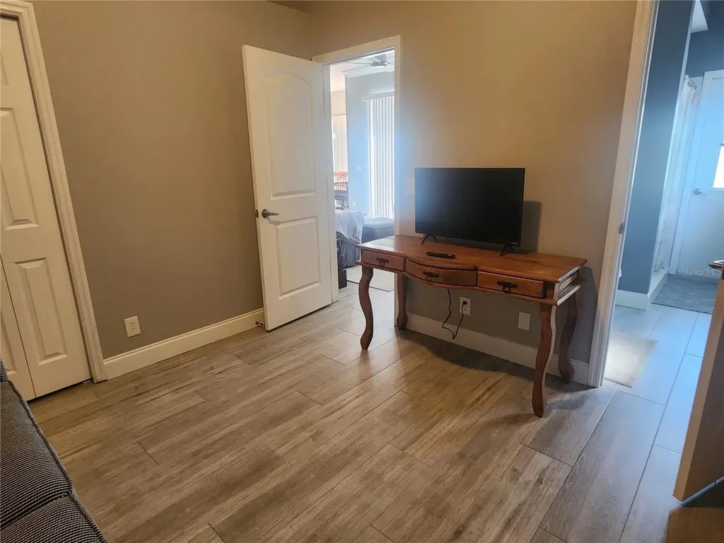 5274 Far Oak Circle Sarasota FL 34238