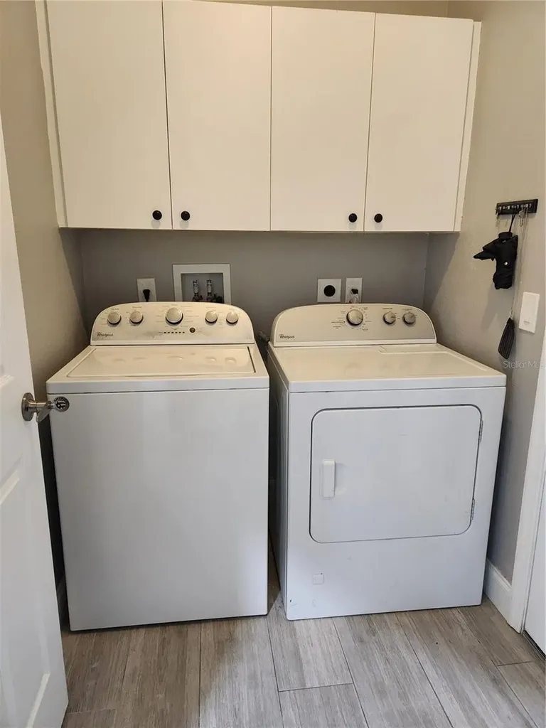 5274 Far Oak Circle Sarasota FL 34238
