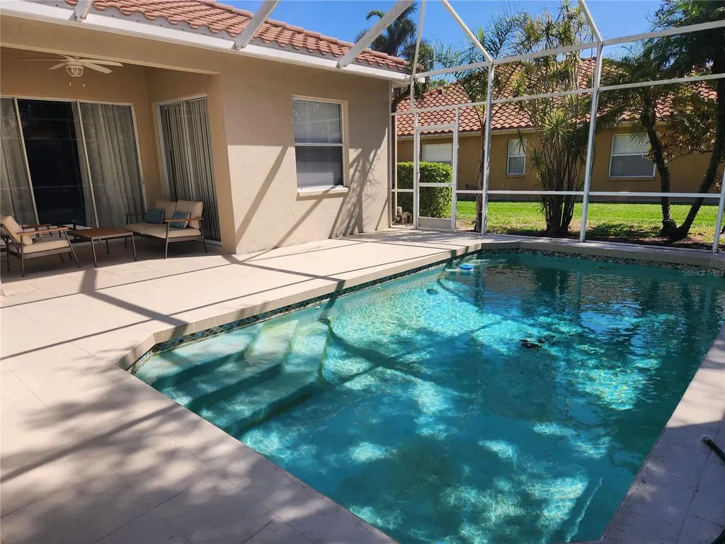 5274 Far Oak Circle Sarasota FL 34238