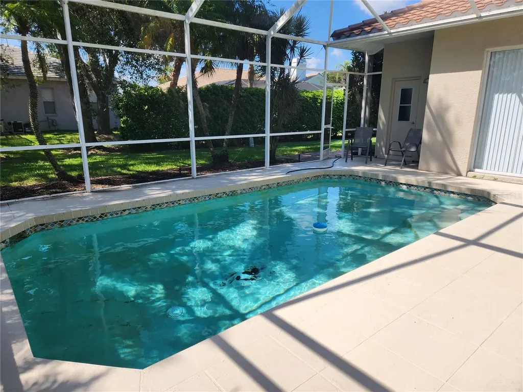 5274 Far Oak Circle Sarasota FL 34238