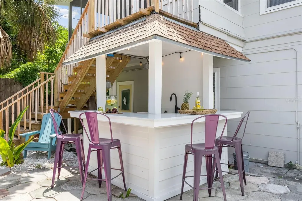 618 N 7th Avenue St Petersburg FL 33701