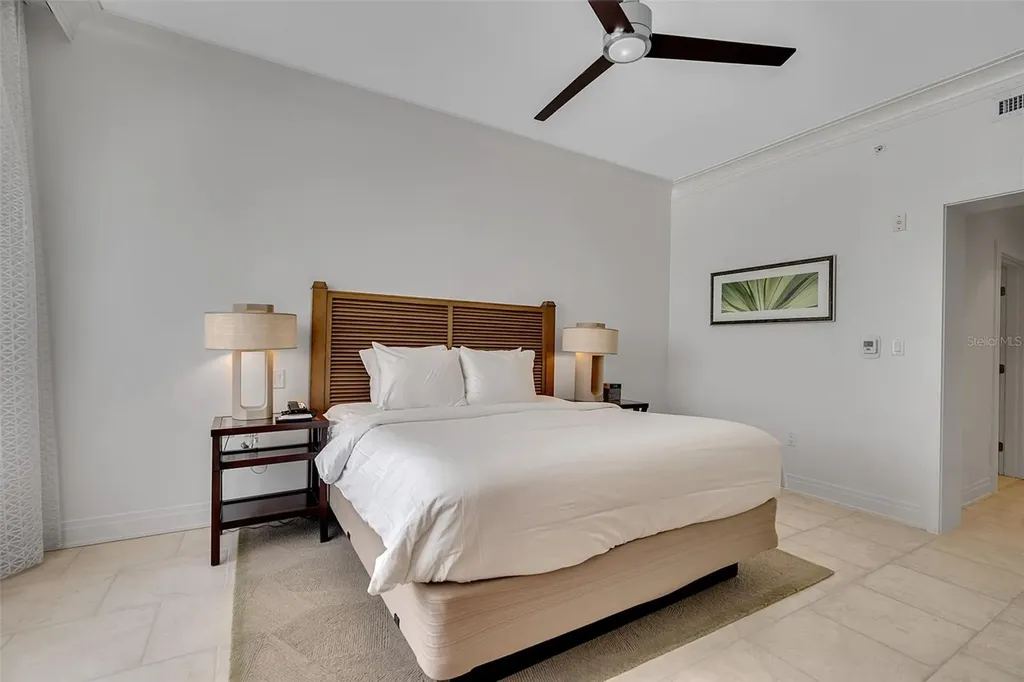 915 Seaside Drive Sarasota FL 34242