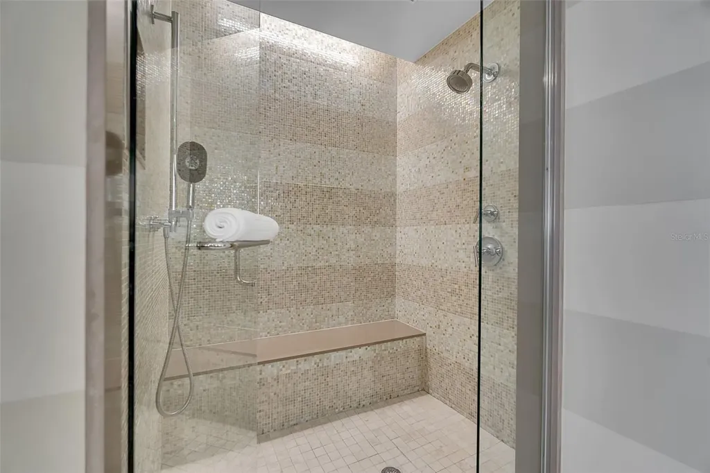 915 Seaside Drive Sarasota FL 34242