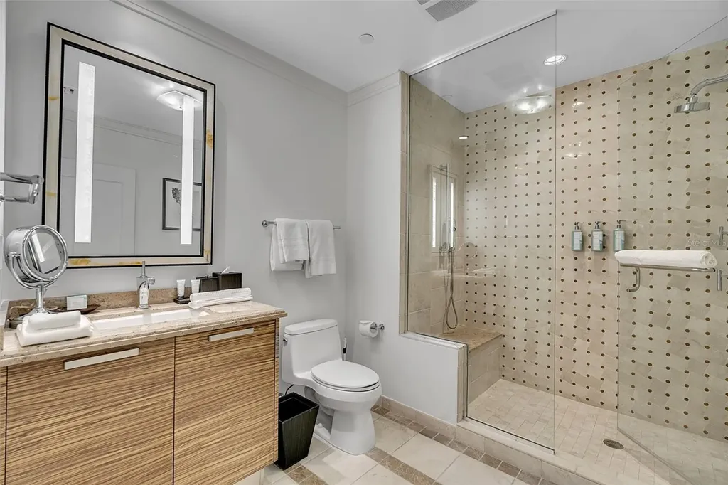 915 Seaside Drive Sarasota FL 34242