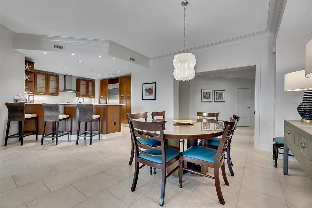 915 Seaside Drive Sarasota FL 34242