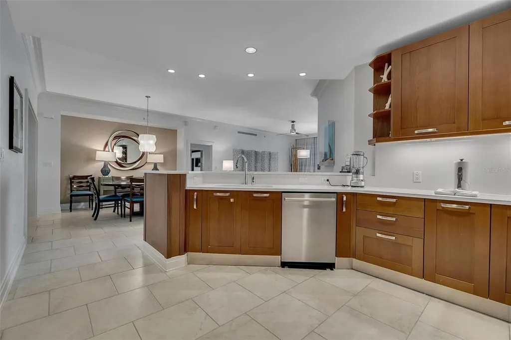 915 Seaside Drive Sarasota FL 34242