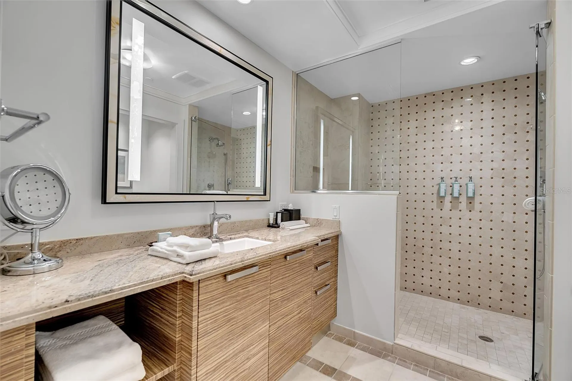 915 Seaside Drive Sarasota FL 34242