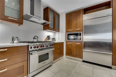 915 Seaside Drive Sarasota FL 34242