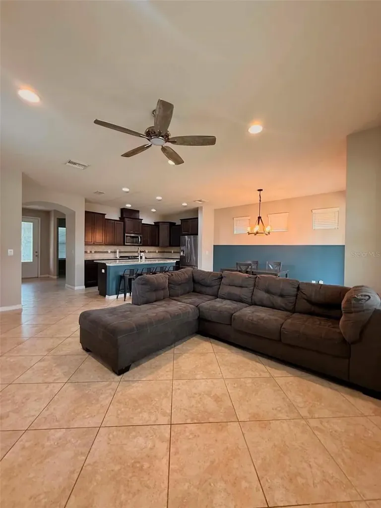 5703 Village Center Drive Lithia FL 33547