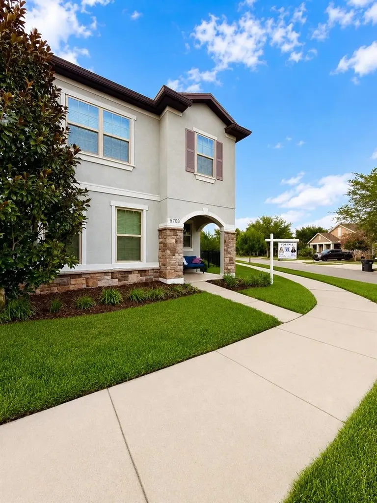 5703 Village Center Drive Lithia FL 33547