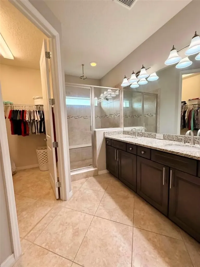 5703 Village Center Drive Lithia FL 33547
