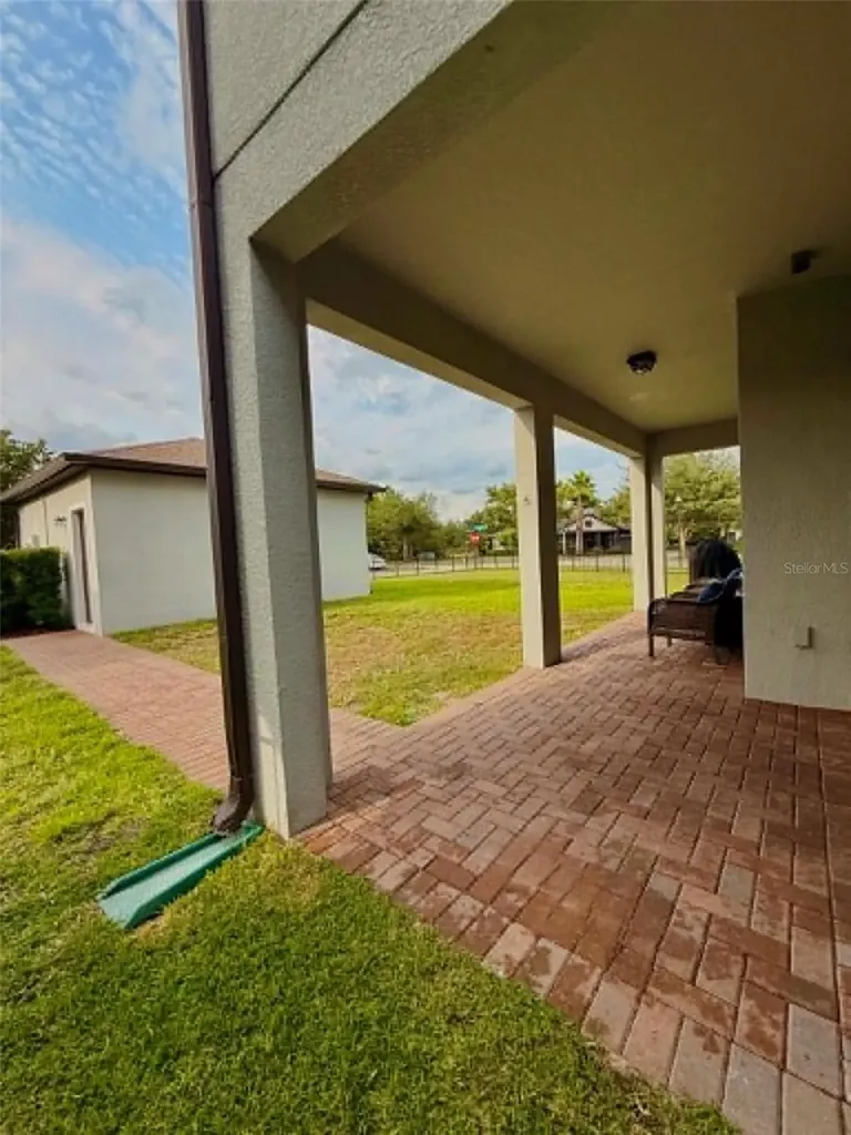 5703 Village Center Drive Lithia FL 33547