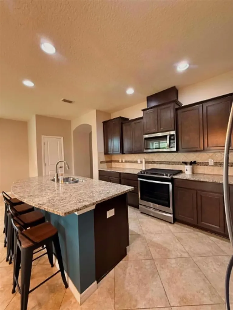 5703 Village Center Drive Lithia FL 33547