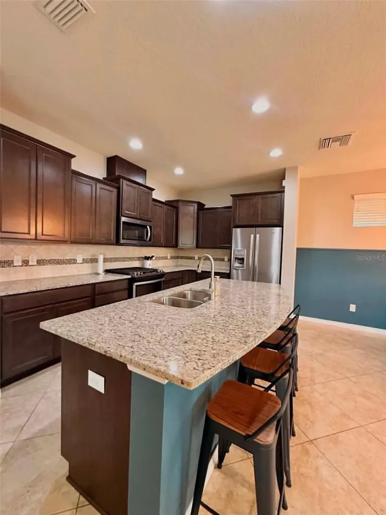 5703 Village Center Drive Lithia FL 33547