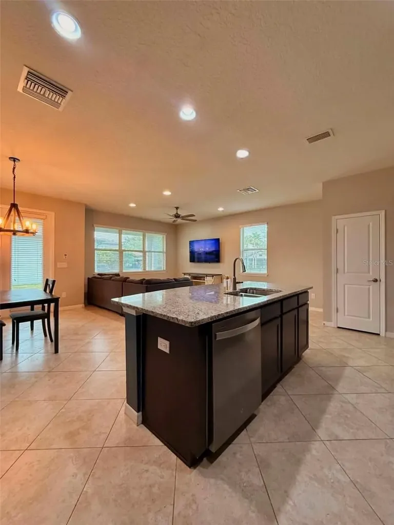 5703 Village Center Drive Lithia FL 33547
