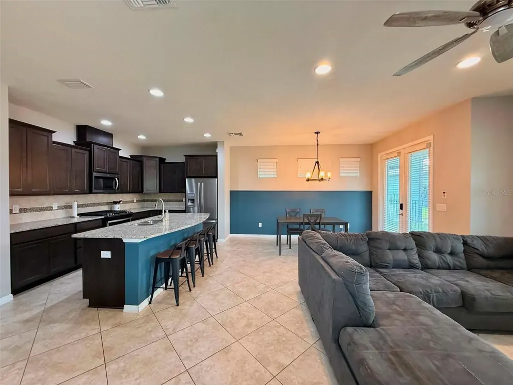 5703 Village Center Drive Lithia FL 33547