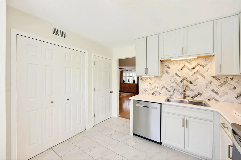 2218 Mcmahon Court Orlando FL 32812