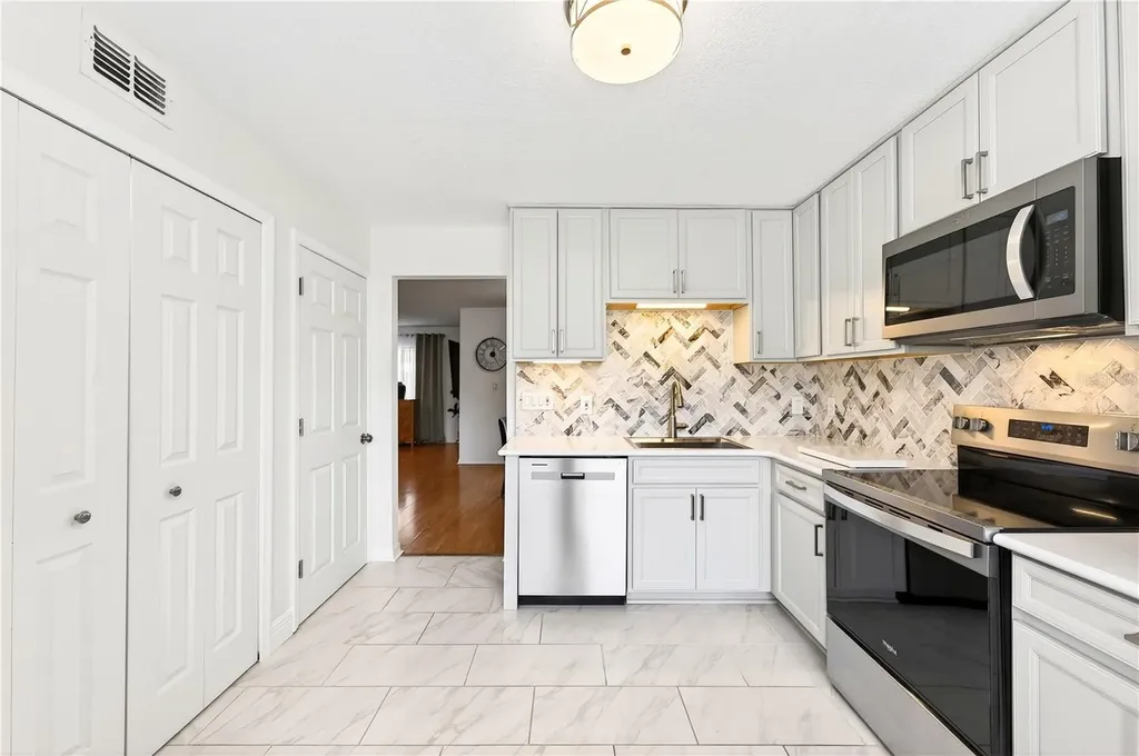 2218 Mcmahon Court Orlando FL 32812