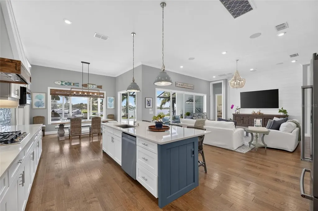 825 Manns Harbor Drive Apollo Beach FL 33572