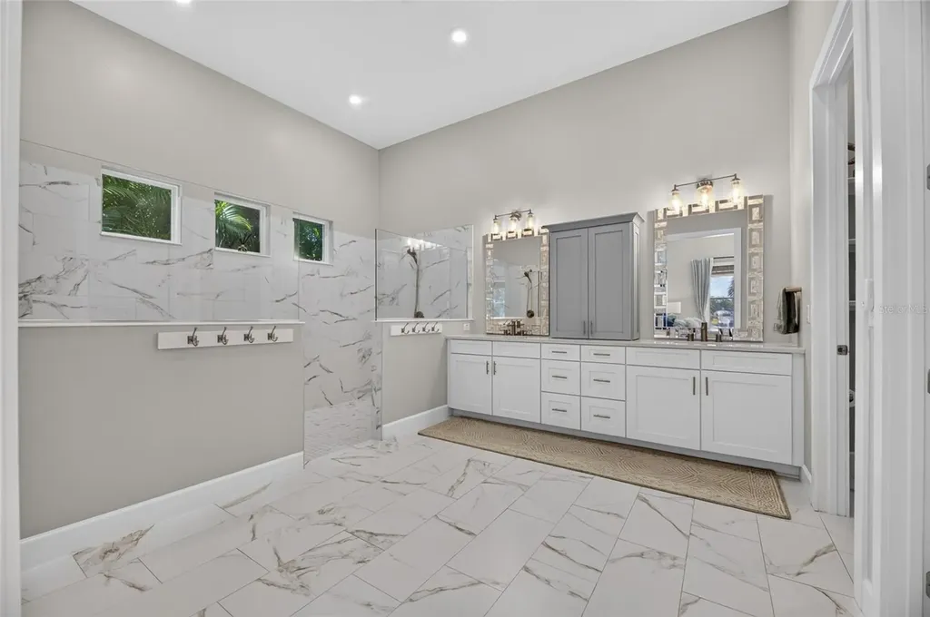 825 Manns Harbor Drive Apollo Beach FL 33572