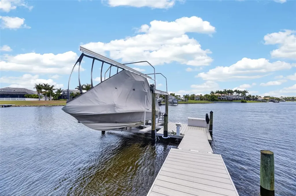 825 Manns Harbor Drive Apollo Beach FL 33572