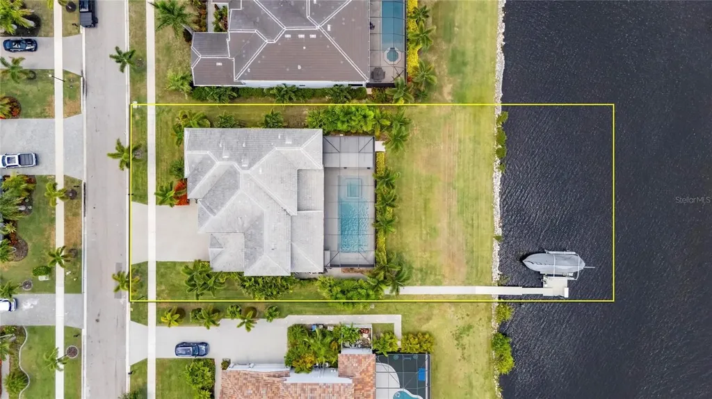 825 Manns Harbor Drive Apollo Beach FL 33572
