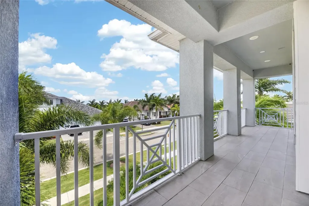 825 Manns Harbor Drive Apollo Beach FL 33572