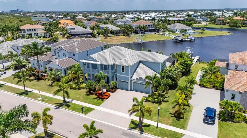 825 Manns Harbor Drive Apollo Beach FL 33572