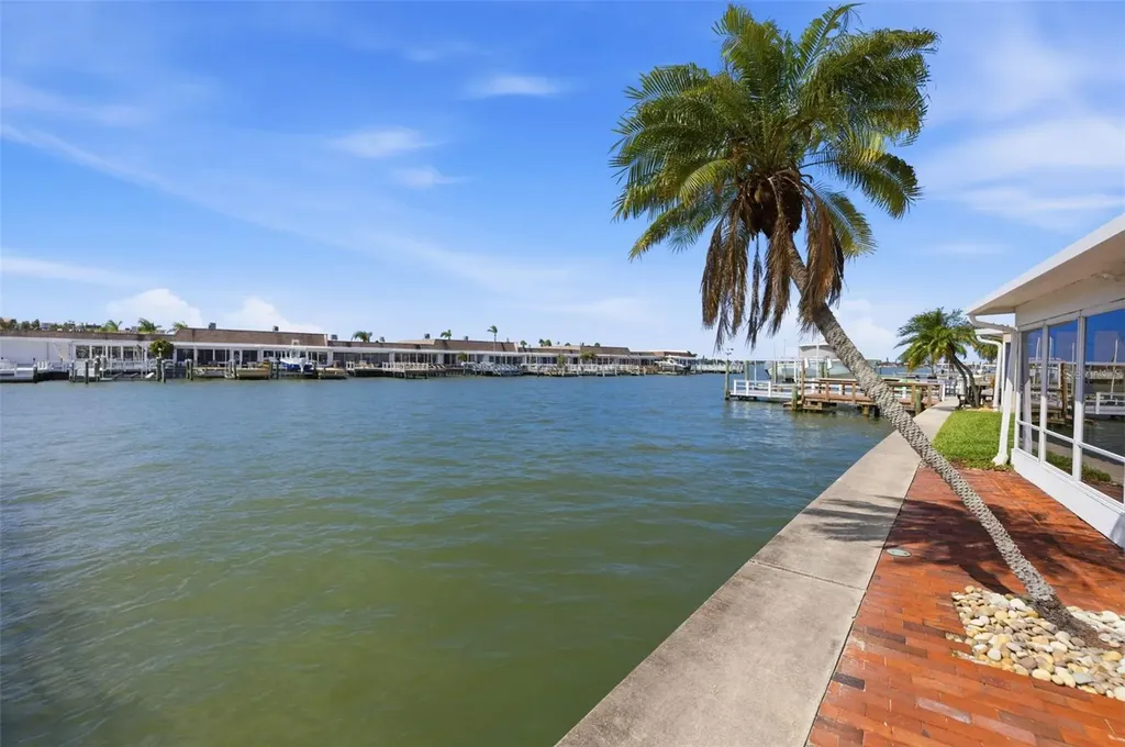 594 Boca Ciega Point Boulevard N St Petersburg FL 33708