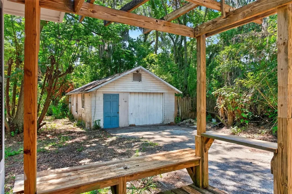 112 N Lake Avenue Leesburg FL 34748