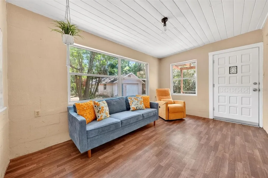 112 N Lake Avenue Leesburg FL 34748