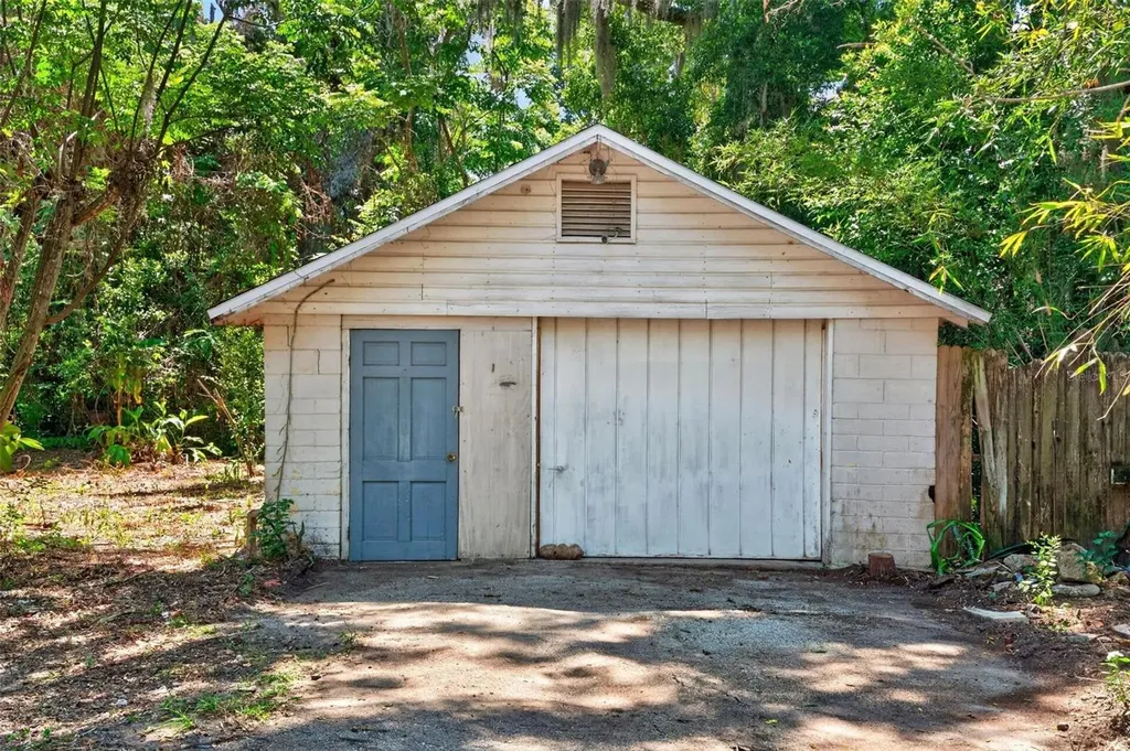 112 N Lake Avenue Leesburg FL 34748