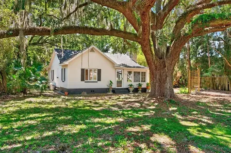 112 N Lake Avenue Leesburg FL 34748