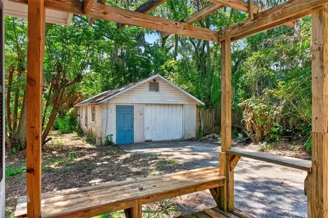 112 N Lake Avenue Leesburg FL 34748