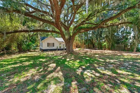 112 N Lake Avenue Leesburg FL 34748