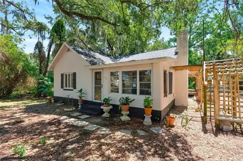 112 N Lake Avenue Leesburg FL 34748