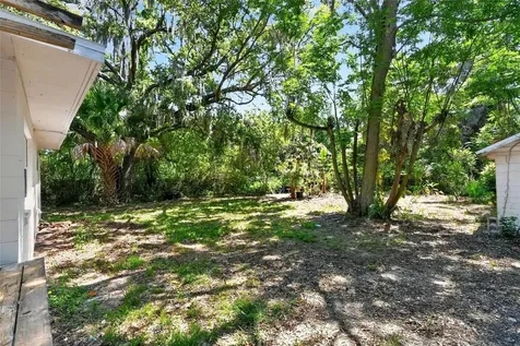 112 N Lake Avenue Leesburg FL 34748