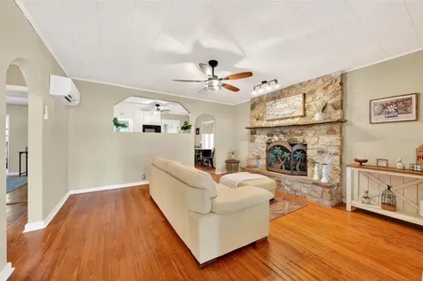 112 N Lake Avenue Leesburg FL 34748