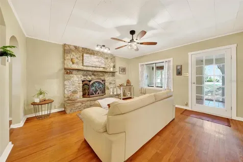 112 N Lake Avenue Leesburg FL 34748