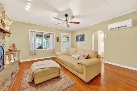 112 N Lake Avenue Leesburg FL 34748