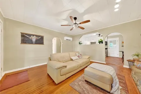 112 N Lake Avenue Leesburg FL 34748