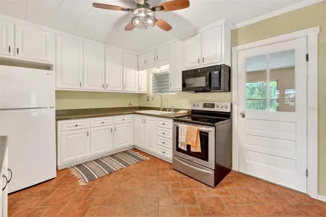 112 N Lake Avenue Leesburg FL 34748