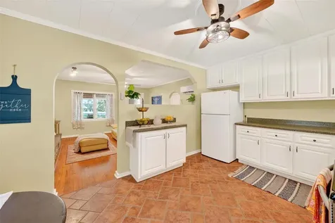 112 N Lake Avenue Leesburg FL 34748