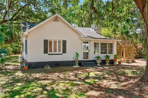 112 N Lake Avenue Leesburg FL 34748