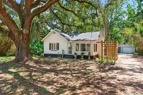 112 N Lake Avenue Leesburg FL 34748